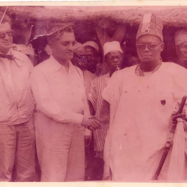 Picture Caption: Pib-Raan Bagamsa Dimongso and some white emissaries.